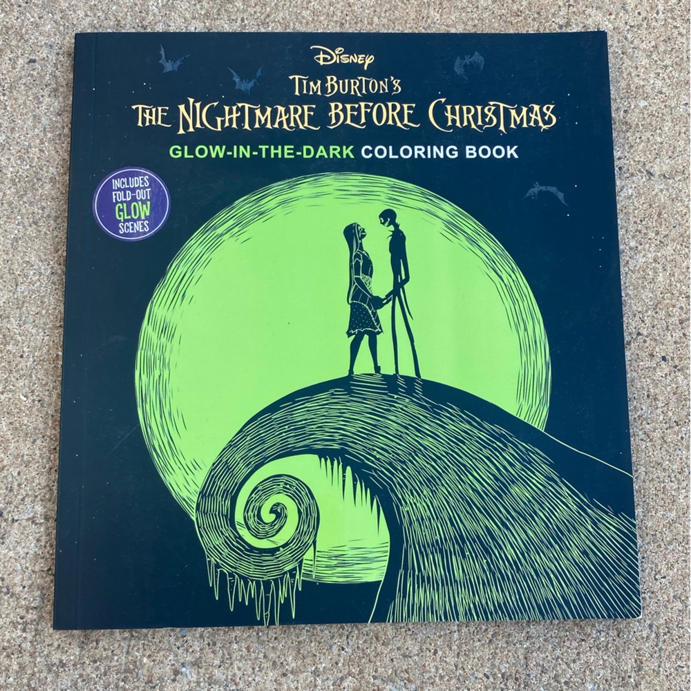 Disney: The Nightmare Before Christmas Glow in the dark coloring book
